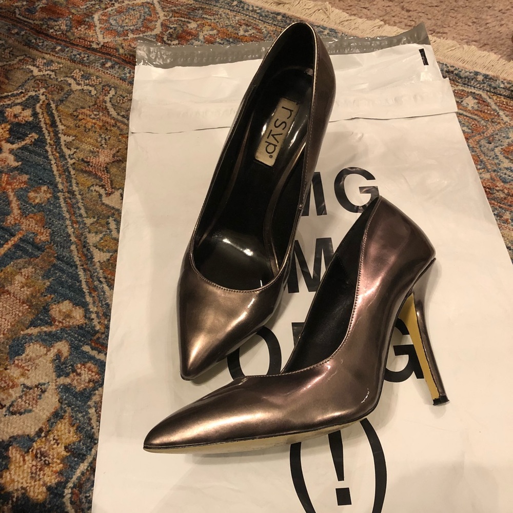 RSVP metallic pewter pointed pumps